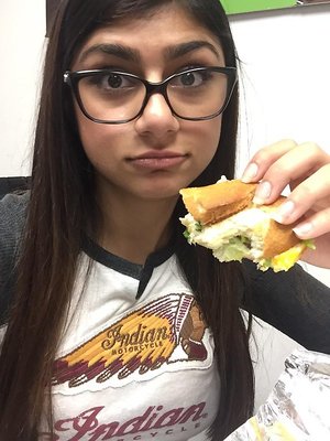 Scammer with photos of Mia Khalifa Bol0MsXqh3JitO6Pi8xHi2rQPvDuEpJnQehG5eLIojFP9M9MC3TDYr_Qd5AC7xPQ